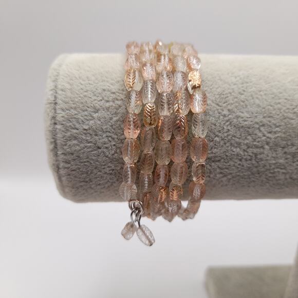 Vintage Art Glass Leaf Bead Memory Wire Bracelet – Clear Gold Leaf Design - Picture 7 of 10